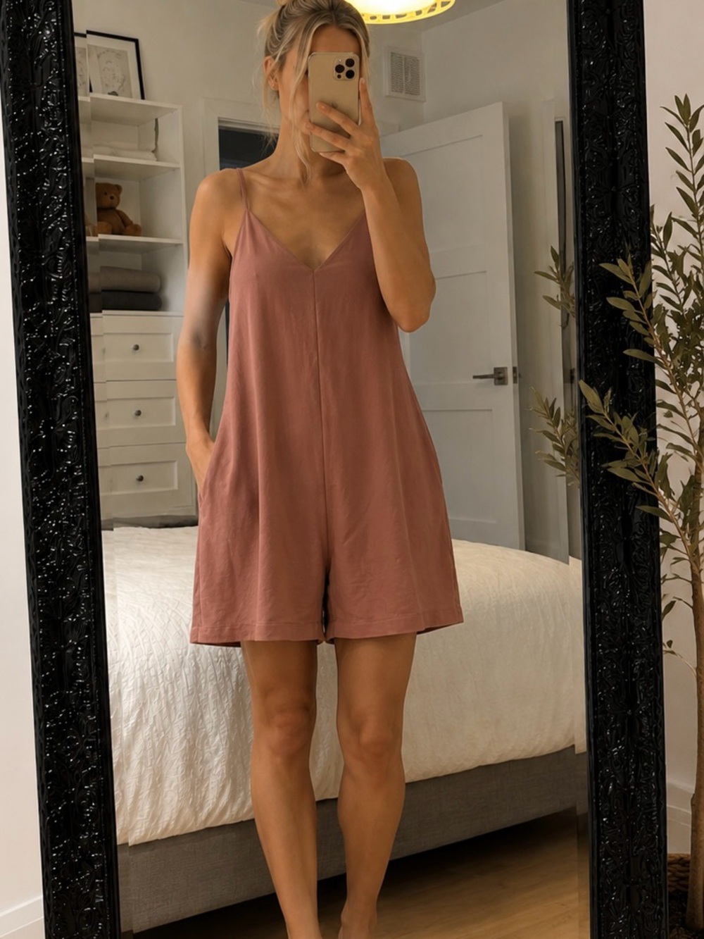 Women's V-Neck Sleeveless Romper - Dusty Rose